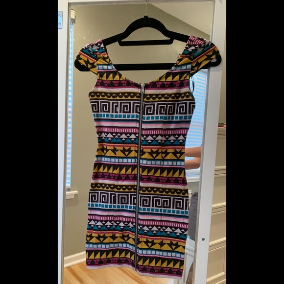H&M Dresses & Skirts - H&M tribal print bodycon mini dress